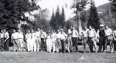 Residents posing during the Coeur d'Alene hardware picnic at Pottsville.