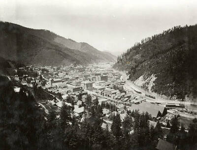 Bird's-eye view of Wallace, Idaho before fire of 1910.