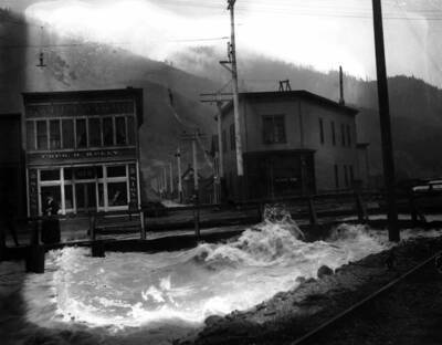 Flood in front of Fred H. Kelly business.