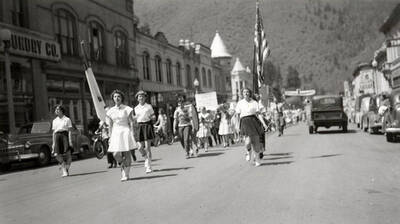 Children walking down the road during the Wallace Bible School Parade.