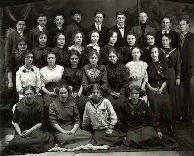Group photo of the Wallace High School freshman class of 1913.