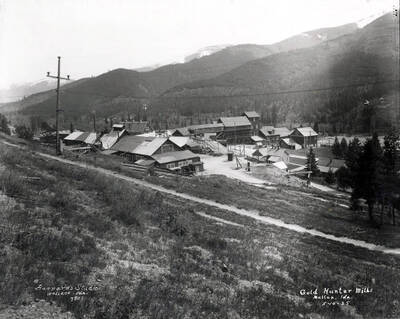 Distant view of the Gold Hunter Mill in Mullan, Idaho, May 10, 1925.