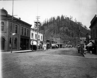 Looking North on 6th from Bank Street