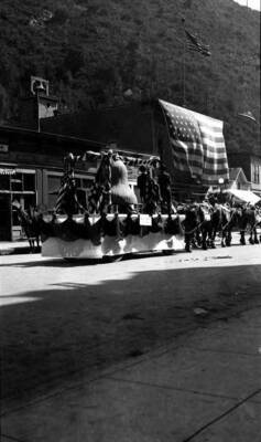 Parades- 4th of July, Soldiers with a horse