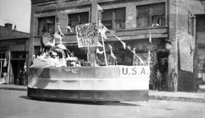 Parades- 4th of July, float