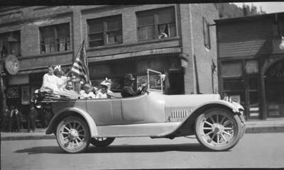Parades- 4th of July, Children riding in car.