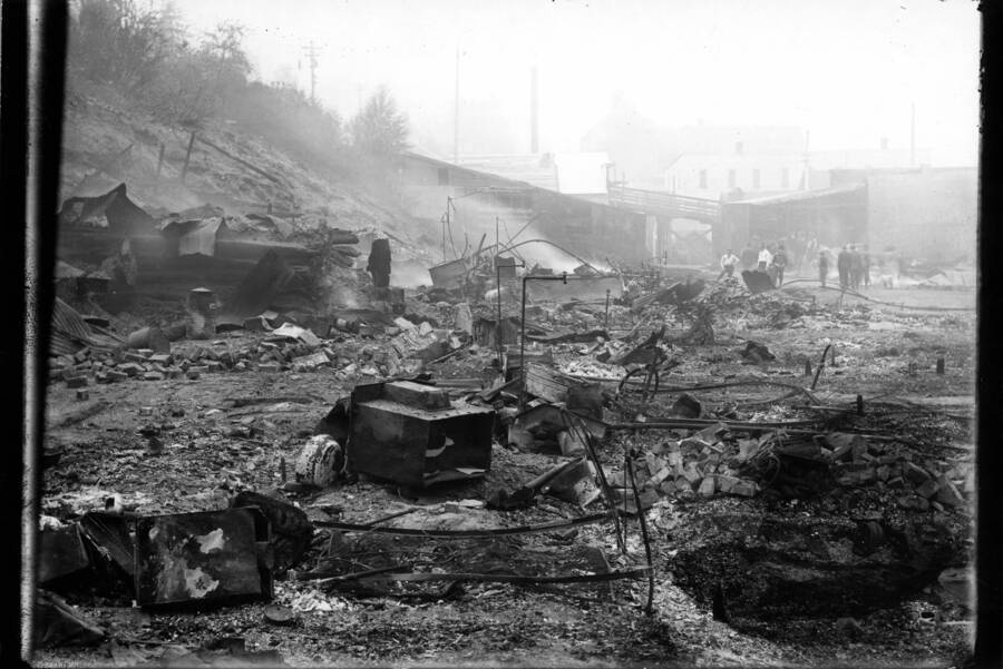 Image of Wallace, Idaho after the fire of August 20, 1910, East Wallace