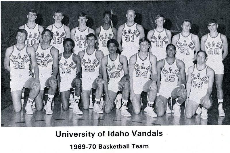 Team picture of the UI Vandals 1969-1970 basketball team.