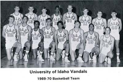 Team picture of the UI Vandals 1969-1970 basketball team.