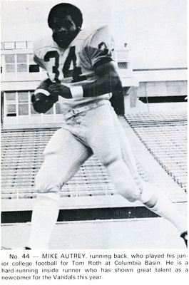 Mike Autrey running with a football.