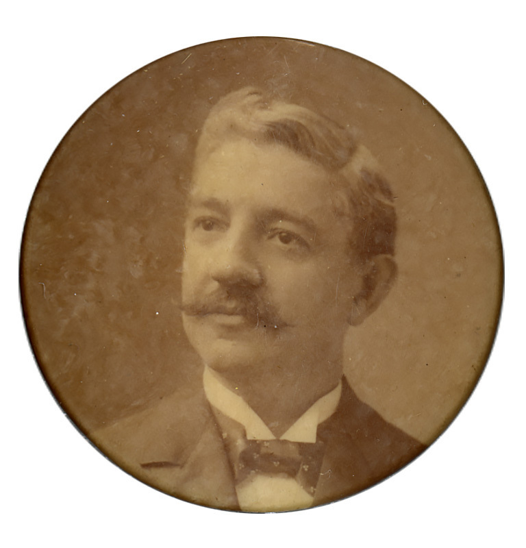 Round button with a portrait of Benjamin Odell.