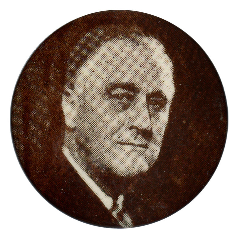 Round, black button with a black and white portrait of Franklin Roosevelt. 