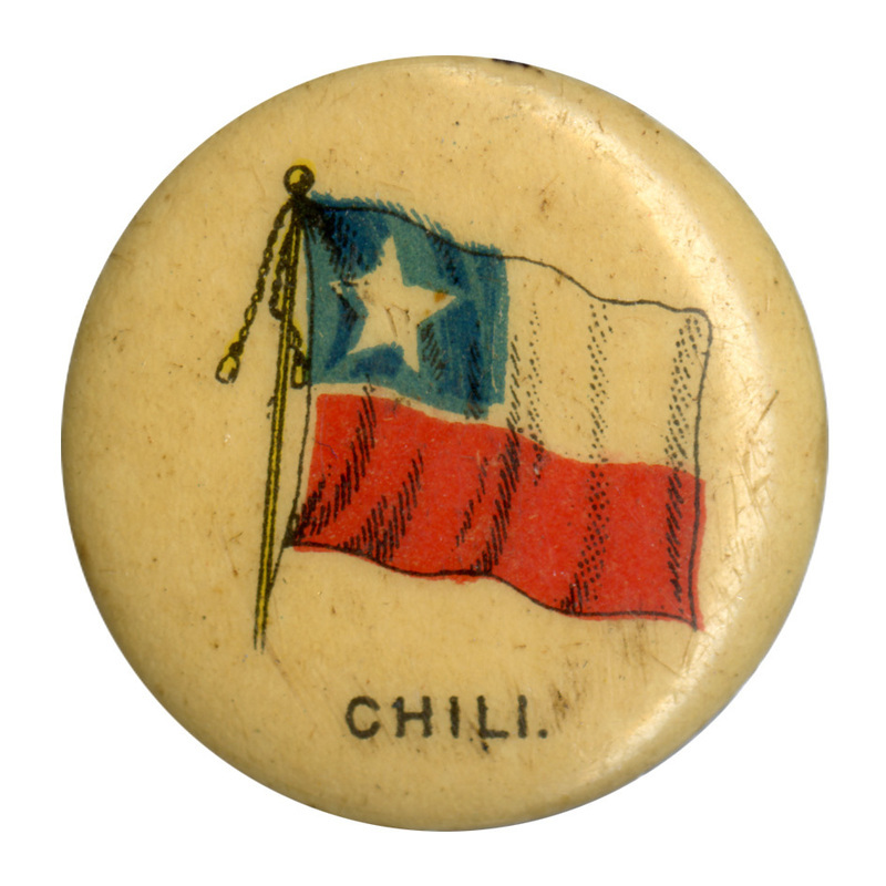 Round, white button with a color illustration of the Chilean flag, horizontally split into white and red sections, with a blue square and white star in the upper left. Black text reads "CHILI."