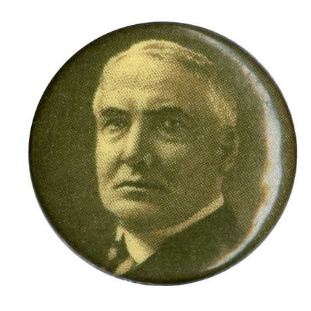 Round button with a black and white portrait of Warren G. Harding.