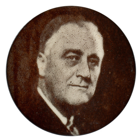 Round, black button with a black and white portrait of Franklin Roosevelt. 