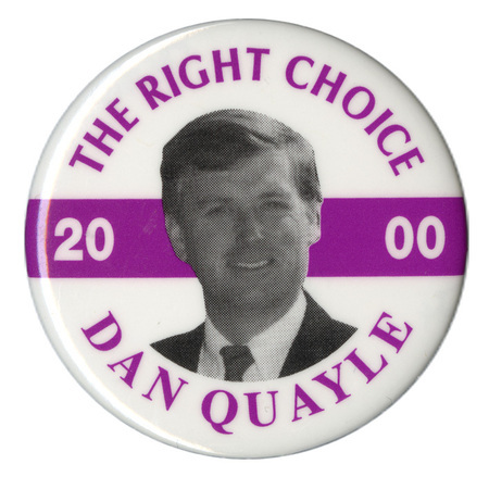 Round, white button with a horizontal band of purple across the middle. In the center is a black and white photograph of Dan Quayle. Purple and white text reads "THE RIGHT CHOICE 2000 DAN QUAYLE"