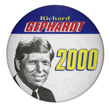 Round, blue and white button with a black and white photograph of Richard Gephardt. Yellow and red text reads "Richard GEPHARDT 2000"