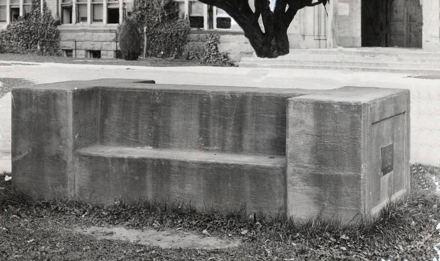 1950 photograph of the I Bench. Administration Building in background. [PG1_101-01]