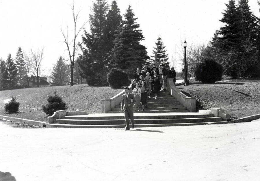 1930 photograph of the Hello Walk steps. Students on steps. [PG1_102-10]
