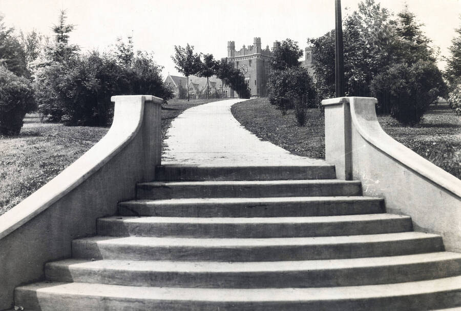 1923 photograph of the Hello Walk steps. Administration Building in background. [PG1_102-15]
