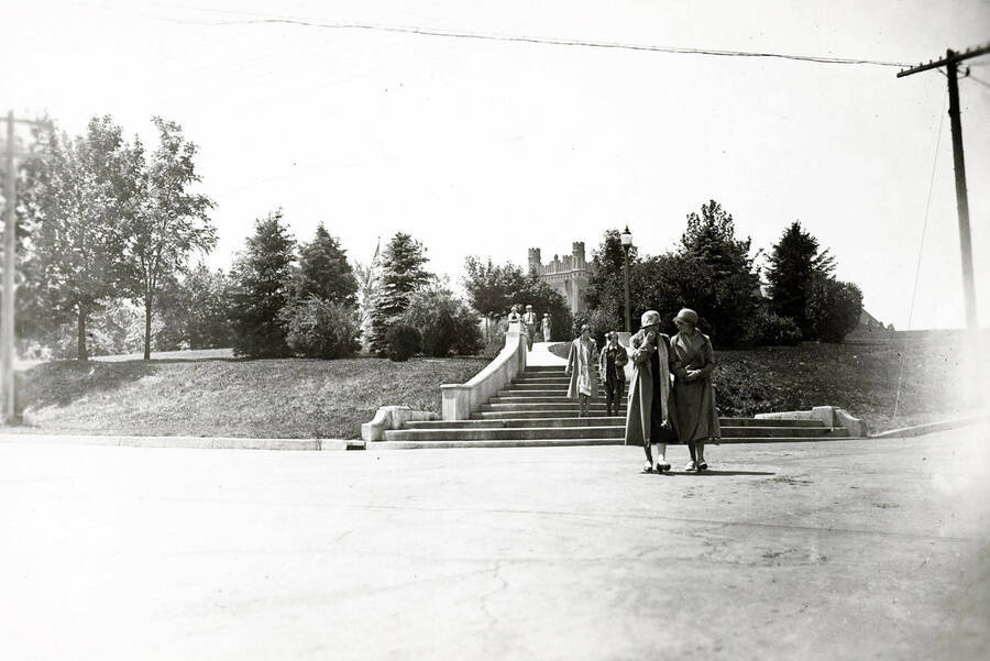 1930 photograph of the Hello Walk steps. Students on steps and Administration Building in background. [PG1_102-05]