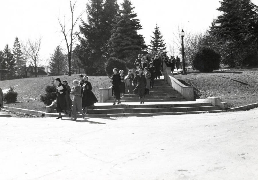 1930 photograph of the Hello Walk steps. Students on steps. [PG1_102-06]