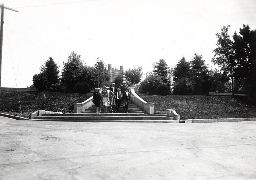 1950 photograph of the Hello Walk steps. Students on steps and Administration Building in background. [PG1_102-09]