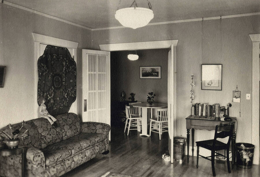 1925 photograph of Home Management House. A couch to the left. [PG1_106-01]