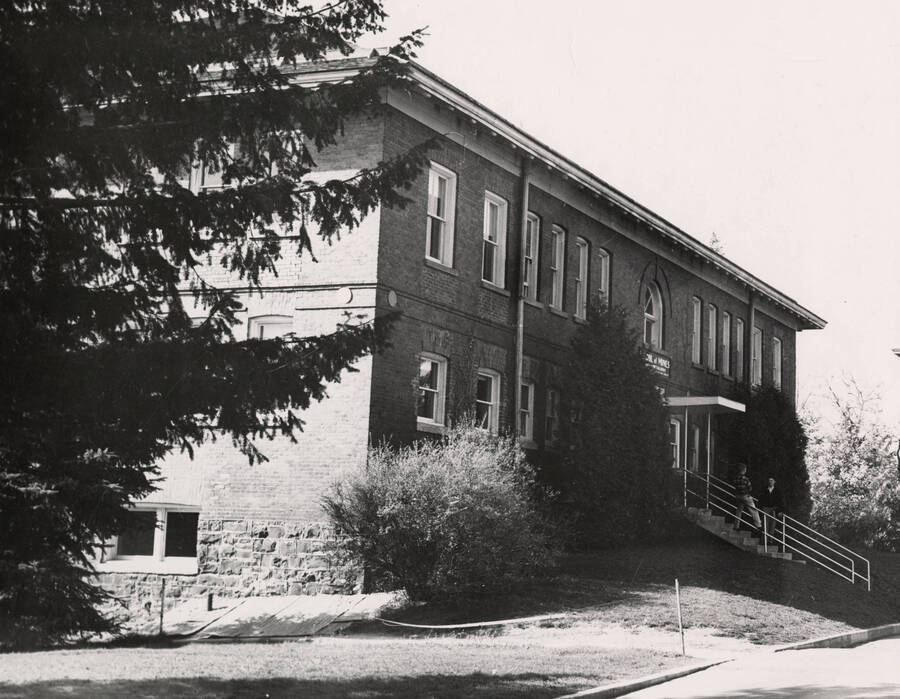 1910 photograph of Mines Building. Students on steps in background. [PG1_107-08]