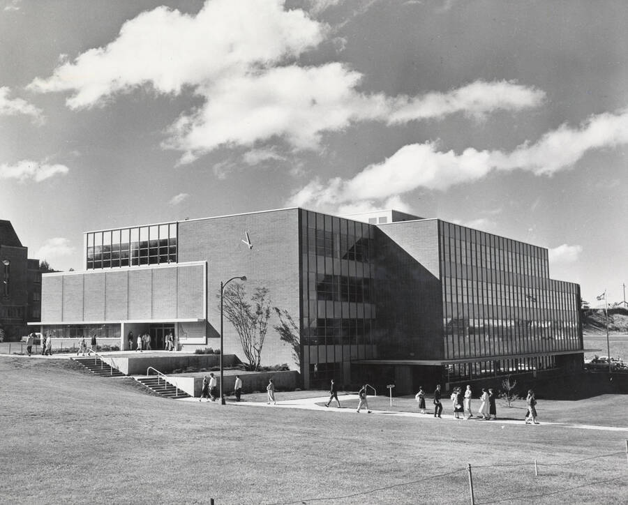 1957 photograph of the Library. Students in the foreground. [PG1_122-001]