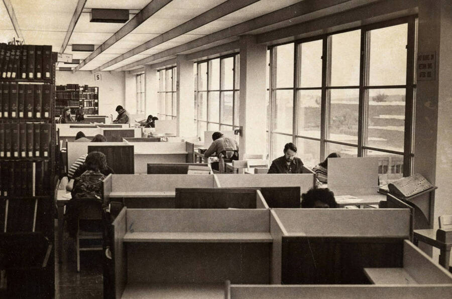 Library, University of Idaho. Third floor study area. [122-85]