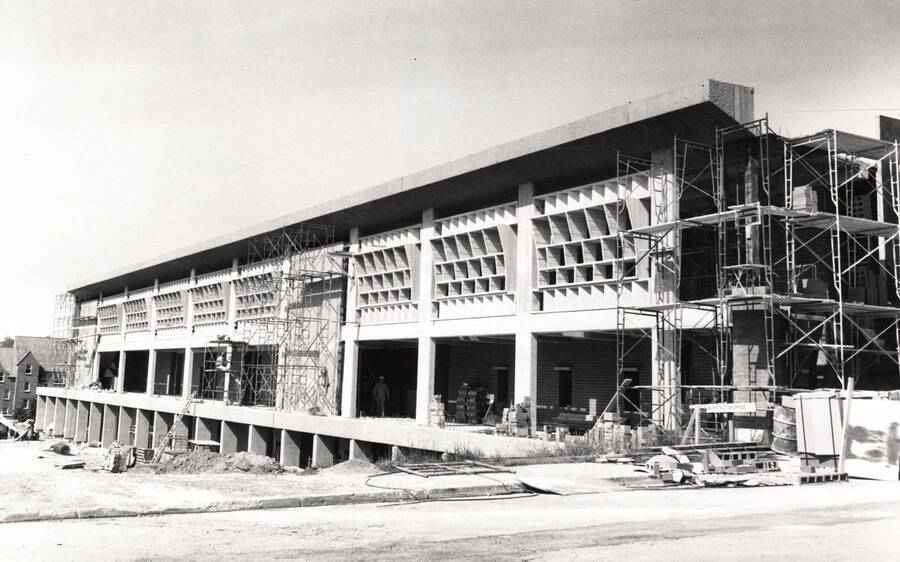 1965 photograph of the University Classroom Center under construction. The University Classroom Center later became the Teaching and Learning Center. [PG1_128-02]
