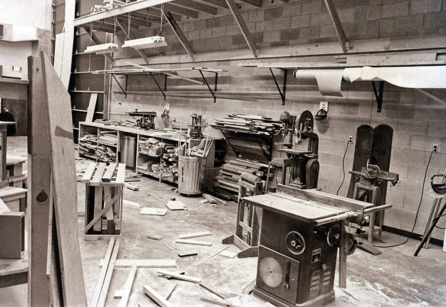 1975 photograph of Hartung Theatre. Workshop. [PG1_145-16c]