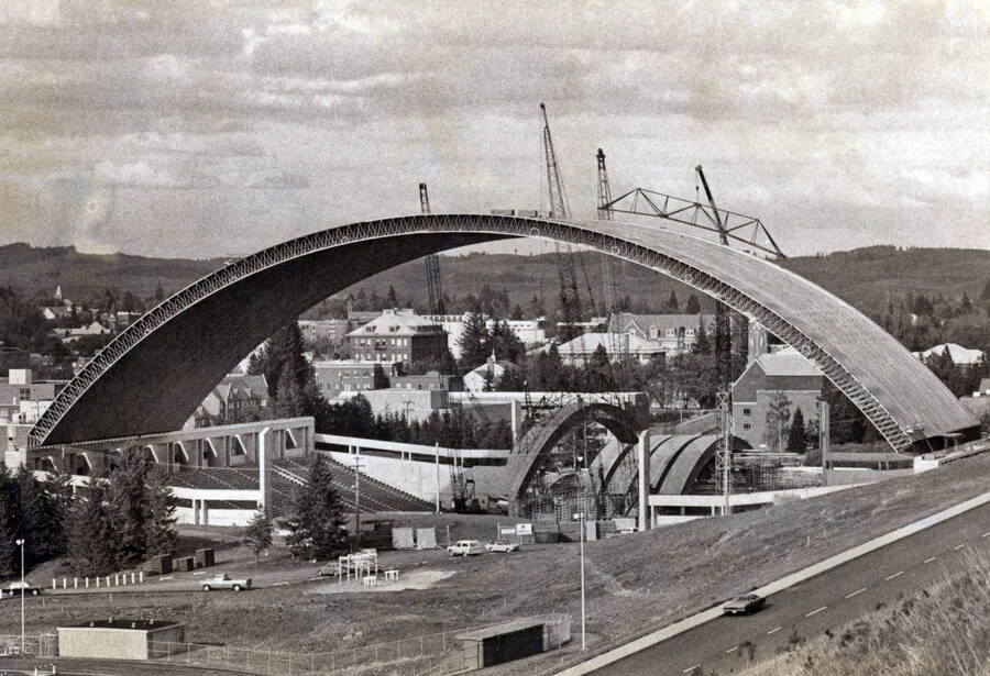 1975 photograph of the Kibbie-ASUI Activity Center under construction. Several large cranes in background. [PG1_147-11]