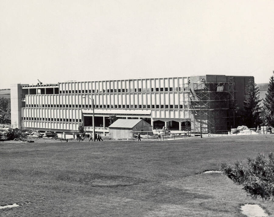 1964 photograph of Renfrew Hall (Physical Science Building) under construction. Students in foreground. Donor: Publications Dept. [PG1_148-03]