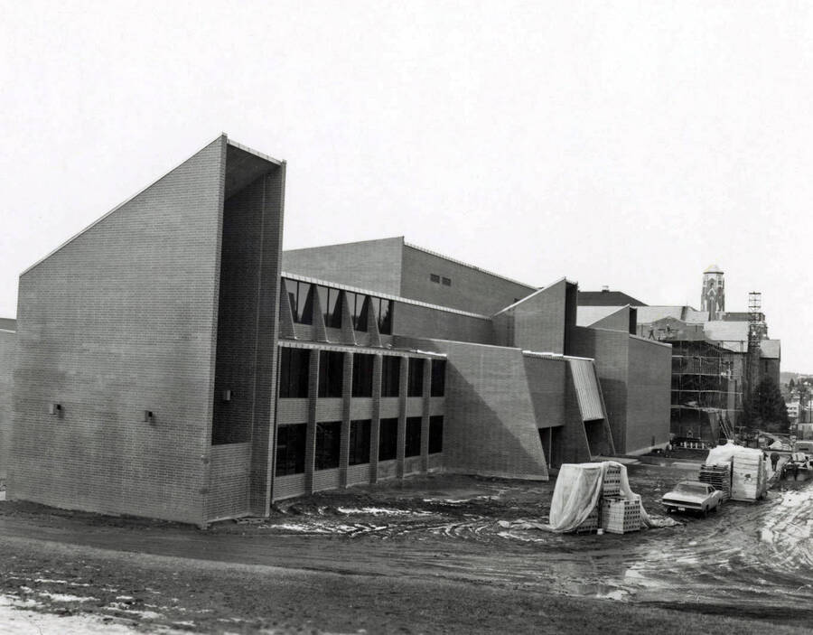1970 photograph of the Physical Education Building under construction. Memorial Gym in background. Donor: Publications Dept. [PG1_157-01]