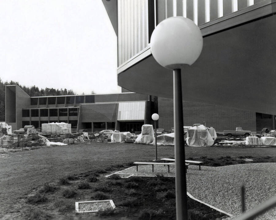 1970 photograph of the Physical Education Building under construction. Kiva in foreground. Donor: Publications Dept. [PG1_157-02]