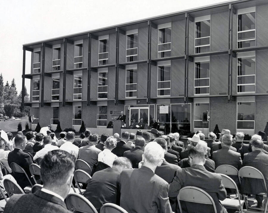 1963 photograph of the Forestry Sciences Laboratory dedication ceremony. A large audience in foreground. Donor: Publications Dept. [PG1_158-01]