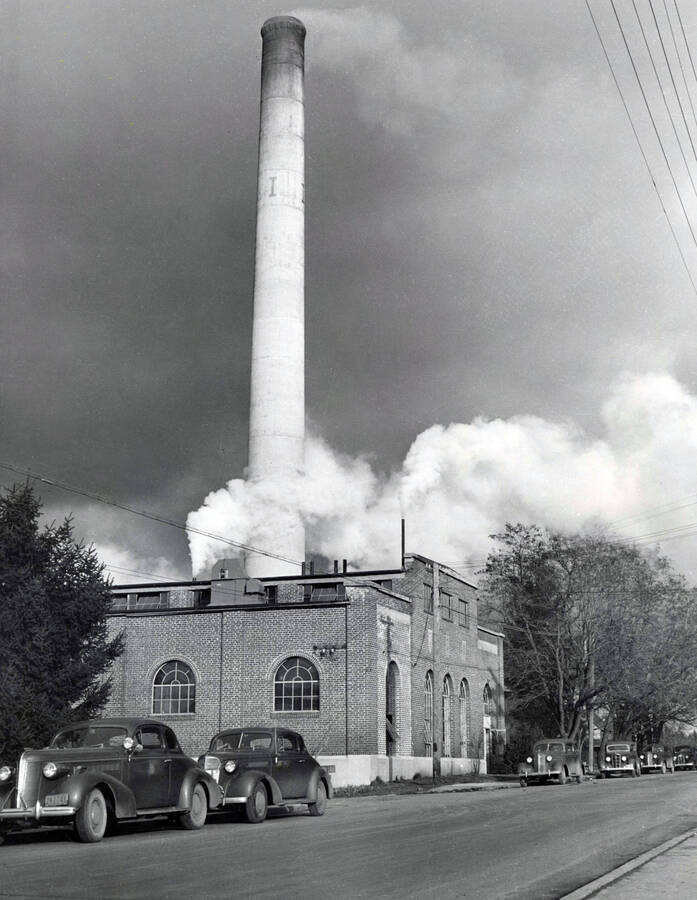 1930 photograph of the power plant. Automobiles in foreground. Donor: Publications Dept. [PG1_160-01]