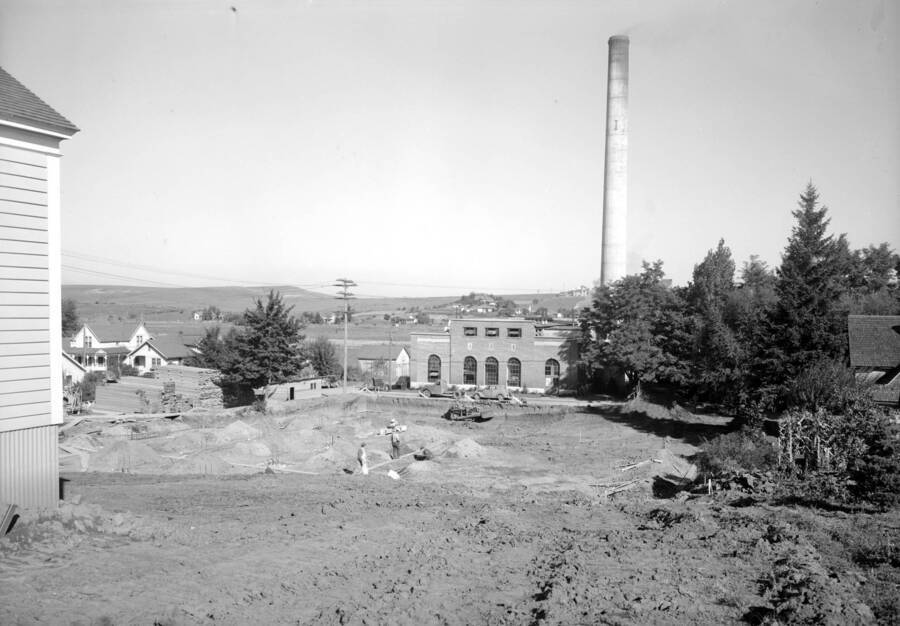 1941 photograph of the power plant. Construction site in foreground. [PG1_160-02]