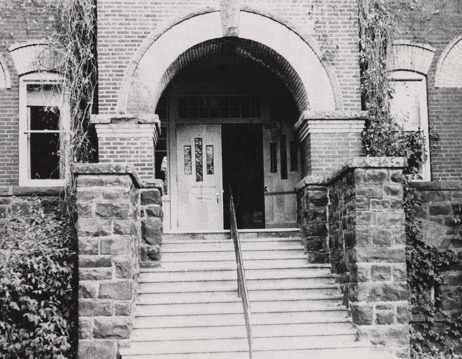1975 photograph of Art and Architecture South. View of eastern doorway, first floor. Donor: Karl Roenke. [PG1_167-09]