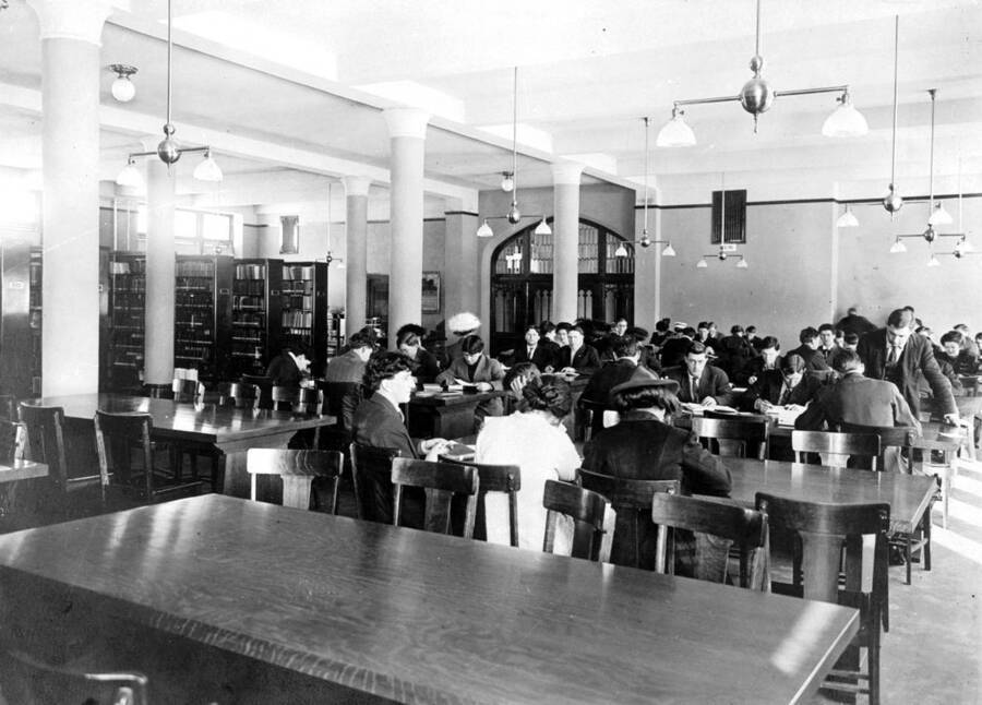 1950 photograph of the Library. Students reading at tables in reading room. Donor: Don R. Besse. [PG1_201-32]