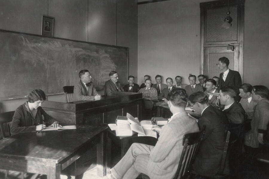 1928 photograph of the College of Law. Students and faculty participate in a mock trial during class. [PG1_203-01]