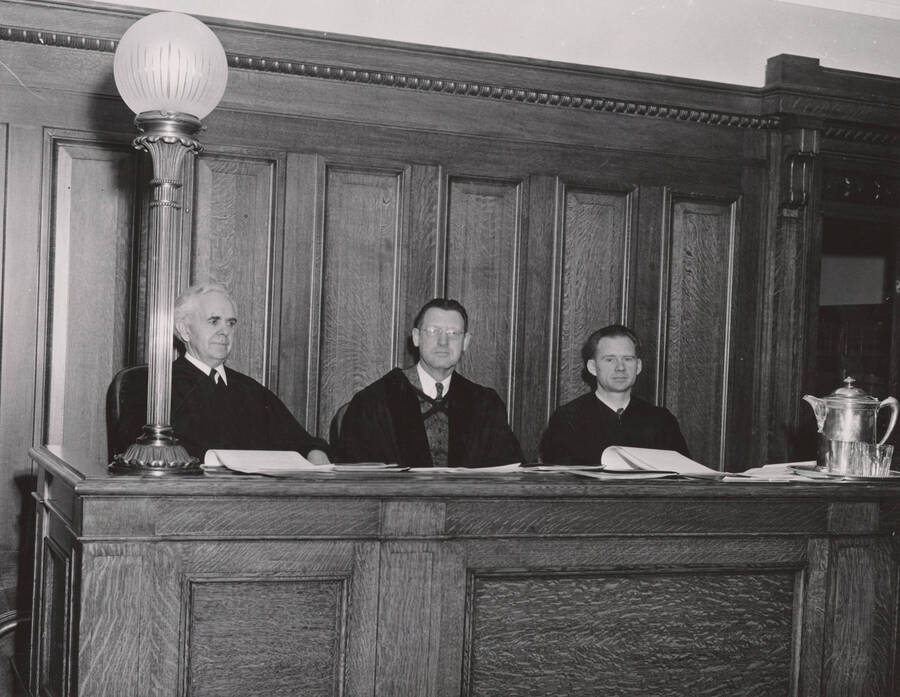 1952 photograph of the College of Law. Left to right: unidentified, Abe Goff, George M. Bell participate in a mock trial with students. Donor: Publications Dept. [PG1_203-08]