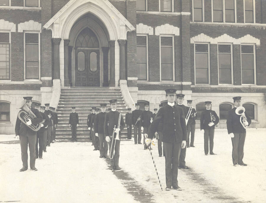 1905 photograph of Military Science Cadets. Military band in formation in front of the olf Administration building steps. [PG1_208-015]