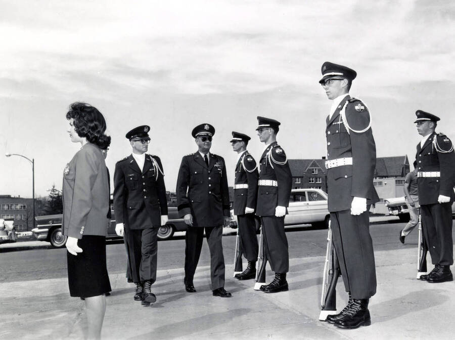 1962 photograph of Military Science Cadets. l-r: Cadet Capt. Patsy McCullough, Cadet 2nd Lt. Eimers, Lt. Gen Ryan, Cadets Knudsen, Schaufelberger, McFarland, Wales. Donor: Army ROTC. [PG1_208-095]