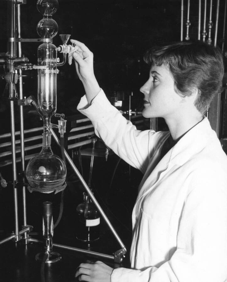 M. Milbreth with experimental apparatus. Chemistry. University of Idaho. [211-14]
