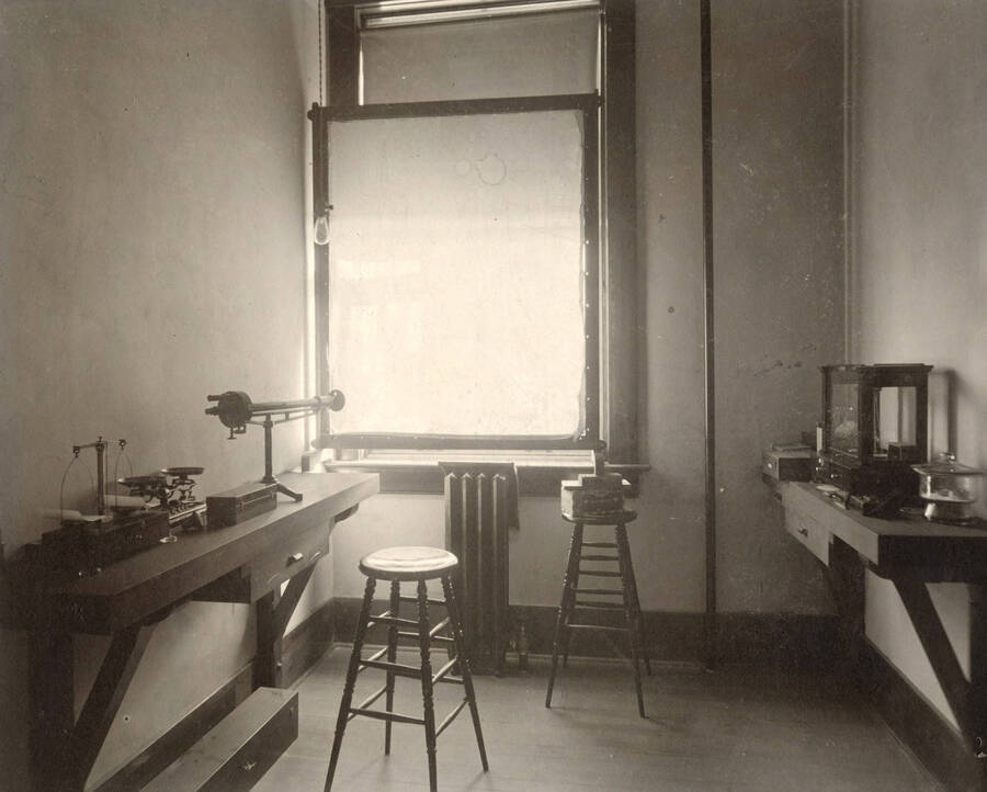 1906 photograph of Agricultural chemistry building. View of workstations. [PG1_216_03]