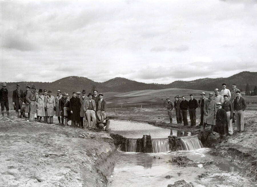 Agricultural engineering. University of Idaho. Students inspecting soil erosion control works. [217-4]