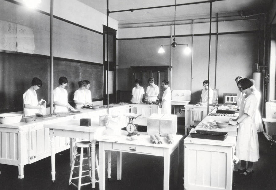 1928 photograph of Home Economics. Student participate in a cooking class. [PG1_221-005]